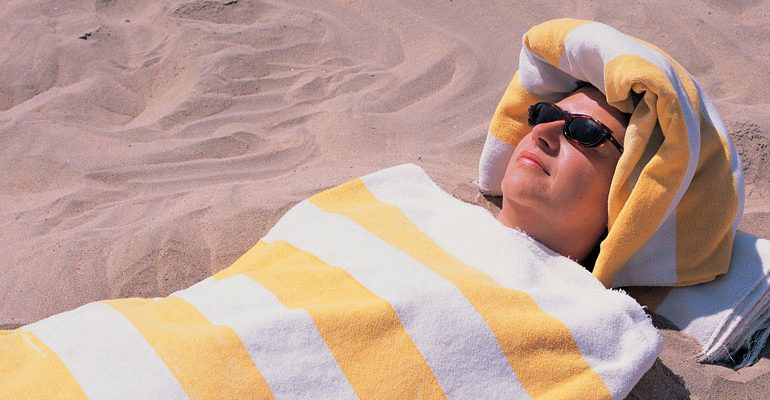 السياحة العلاجية- الدفن في الرمال